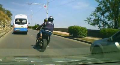 В Севастополе мотоциклист влетел в столб: пассажир получил травмы - porosenka.net - Севастополь