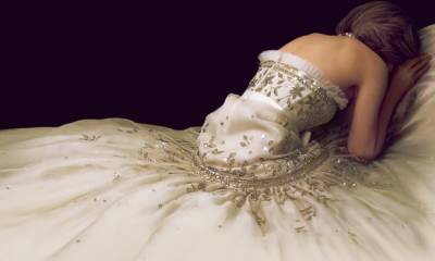 принцесса Диана - Кристен Стюарт - Как создавалось платье Chanel с постера фильма "Спенсер. Тайна принцессы Дианы" - vogue.ua