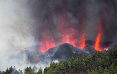 На Канарских островах началось извержение вулкана: жителей экстренно эвакуируют (ФОТО) - hochu.ua