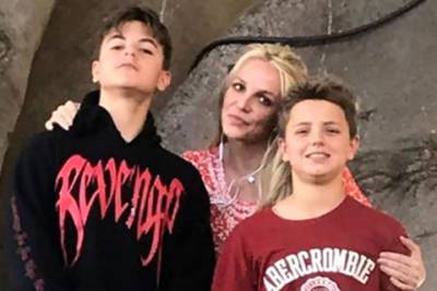 Бритни Спирс - Кевин Федерлайн - Britney Spears - Бритни Спирс трогательно поздравила подросших сыновей с днем рождения: "Мои мальчики такие красивые!" - spletnik.ru