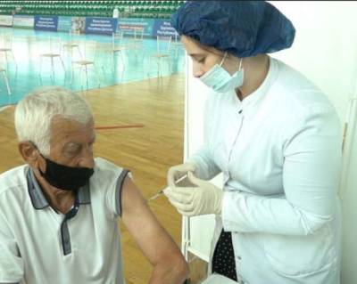 В Дагестане иммунизированным от коронавируса старше 60 лет раздают продуктовые наборы - lublusebya.ru - республика Дагестан