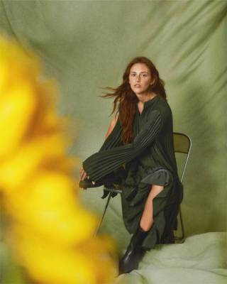 Claudie Pierlot - Оттенок влажной травы — один из главных цветов сент... - glamour.ru