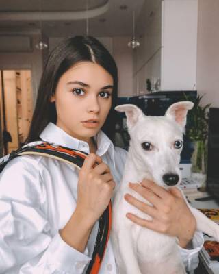 Анфиса Вистингаузен, звезда сериала Netflix «Частное пионерское»: «Собаки – это про настоящую преданность» - mur.tv
