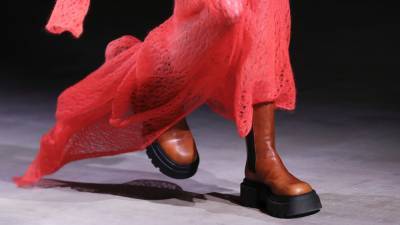 Ботинки челси — самая удобная обувь любого осенне-зимнего сезона - vogue.ru