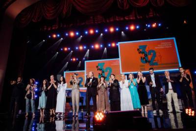 «Кинотавр-2021»: итоги кинофестиваля и фотографии с... - glamour.ru