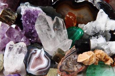 Какие драгоценные и полудрагоценные камни помогут стать богаче? - lifehelper.one