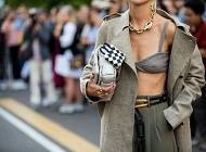 Кейт Мосс - «Голые» платья и бра напоказ: 5 самых соблазнительных трендов осени 2021 - cosmo.com.ua
