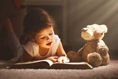 Гарри Поттер - Джоан Роулинг - Почему ребенок не любит читать? 10 книг для детей, которые им точно понравятся - miridei.com