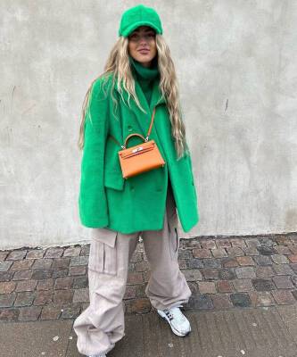 Эмили Синдлев - Как выглядят самые модные брюки будущей весны? Ответ знает наш любимый стилист из Копенгагена — Эмили Синдлев - elle.ru - Копенгаген