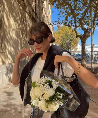 Жюли Феррери - Француженка Жюли Феррери нашла самые модные и универсальные солнцезащитные очки. Рассказываем, где искать такие же - elle.ru