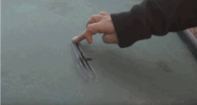 Гениальный трюк: как избавиться от обледенения на лобовом стекле за секунды без скребка - lifehelper.one