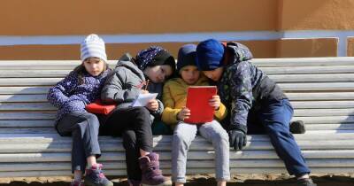 Вместо игрушек: почти 70% дошкольников сидят в интернете - 7days.ru