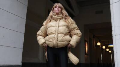 Insta-отчет: зимние образы скандинавской модницы Жанетт Мэдсен - vogue.ua