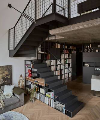 Архитекторы построили в городской квартире лестницу и антресоль — вот, как это выглядит - elle.ru - Польша
