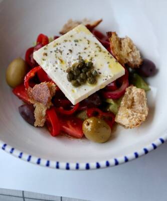 Легкость бытия: рецепт правильного греческого салата от ресторана Eva - elle.ru - Москва
