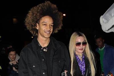 Уильямс Ахламалик - Off-duty: Мадонна и ее бойфренд Ахламалик Уильямс на прогулке в Лос-Анджелесе - spletnik.ru - Лос-Анджелес