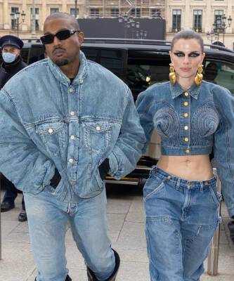 Ким Кардашьян - Уильямс Фаррелл - Канье Уэст (Kanye West) - Джулия Фокс - Джулия Фокс и Канье Уэст дебютировали на шоу в Париже в самых крутых джинсовых образах - elle.ru - Париж