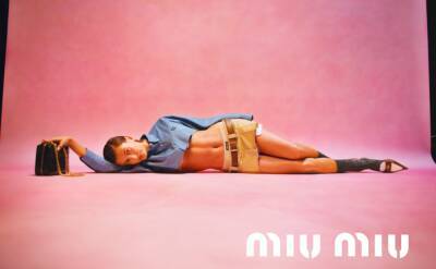 Miu Miu - Основные инстинкты: рекламная кампания Miu Miu весна-лето 2022 - vogue.ua