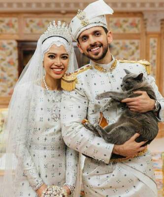 Платье из серебряной парчи, расшитое бриллиантами: самая красивая принцесса Брунея вышла замуж - elle.ru - Бруней - Кингстон
