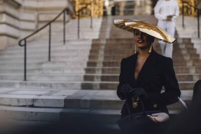 Christian Dior - Как одеваются гости Недели высокой моды в Париже, часть 1 - vogue.ua - Париж