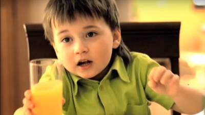 Екатерина Климова - «Ты еще тот фрукт»: как сейчас выглядит смешной мальчик из рекламы сока «Сочный» - wmj.ru - Минск