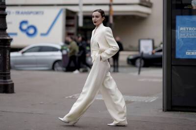 Шарлотта Казираги - Дэниел Роузберри - Как одеваются гости Недели высокой моды в Париже, часть 2 - vogue.ua - Париж