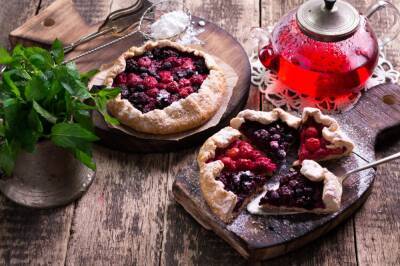 Освобождаем холодильник: три вкусных пирога с замороженными ягодами - eva.ru