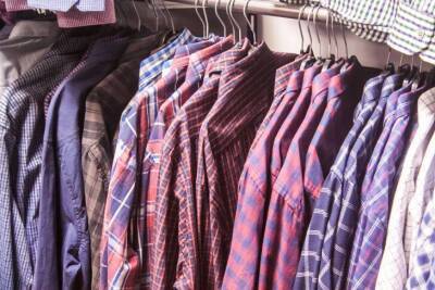Как сохранить одежду свежей надолго: что нужно положить в шкаф - lifehelper.one