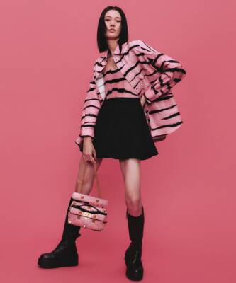 Valentino - Вы когда-нибудь видели розового тигра? Показываем — в новой коллекции Valentino - elle.ru - Китай