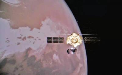 Китайский орбитальный аппарат сделал потрясающие селфи над Красной планетой - porosenka.net - Китай