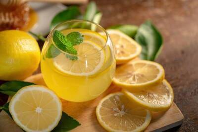 Как выжать сок из лимона быстро и просто? Трюк, который точно следует взять на заметку! - lifehelper.one