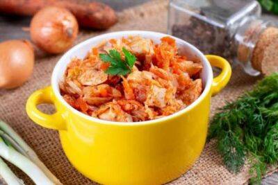 Как приготовить сочную тушёную капусту с мясом: 5 аппетитных рецептов - milayaya.ru