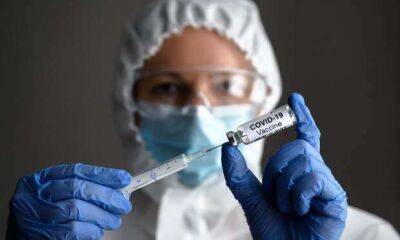Кому бесполезно делать прививку от COVID-19: новое исследование - milayaya.ru - Россия - Сша