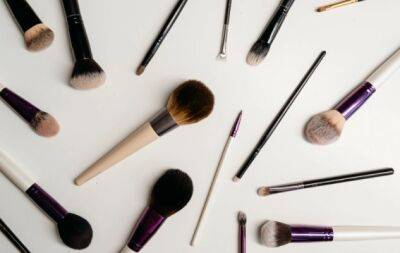 Есть вопрос: как правильно чистить кисти и спонжик для макияжа? - hochu.ua - Сша
