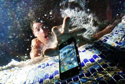 Как высушить телефон, если он упал в воду и не включается: рабочий способ - sadogorod.club