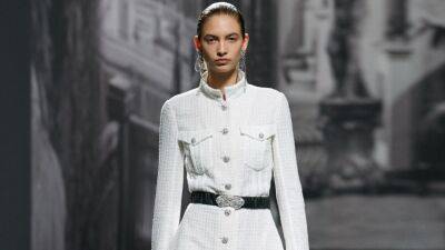 Chanel - Знаменитости - Чорно-біла класика: нова колекція Chanel весна-літо 2023 - vogue.ua