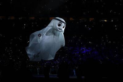 Катар кличе: церемонія відкриття чемпіонату світу з футболу у 20 фото - vogue.ua - Катар