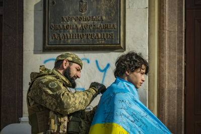Світ має знати: як херсонські діти зустрічають українських військових - vogue.ua - місто Херсон