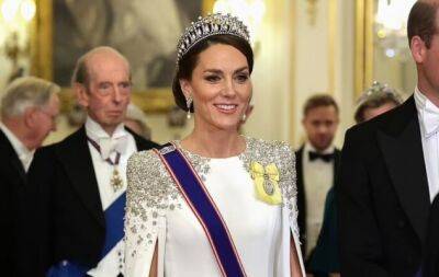 королева Елизавета II (Ii) - Кейт Миддлтон - принц Чарльз - король Карл III (Iii) - Дебютный выход в статусе принцессы. Кейт Миддлтон блистает в бриллиантовой тиаре и платье за 5000$ (ФОТО) - hochu.ua - Англия - Юар - Замбия