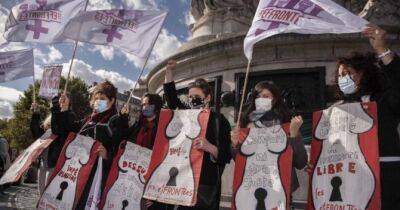 У Франції триває боротьба за закріплення права на аборти в конституції - womo.ua - Сша - Франция