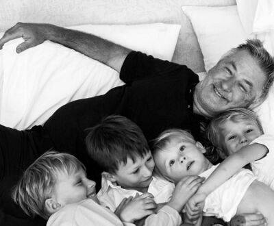 Алек Болдуин - Хиларий Болдуин - Не самое идеальное фото: Алек Болдуин с женой и 7 детьми - starslife.ru