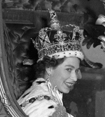 королева Елизавета - Камилла Паркер-Боулз - Карл III (Iii) - Король Карл III и королева-консорт Камилла представили первую рождественскую открытку - starslife.ru