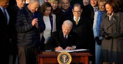 Джо Байден - Президент США підписав закон, який захищає одностатеві шлюби у США - womo.ua - Сша
