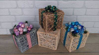 Чудесный декор к Новому году: подарочки из деревянных палочек и верёвок - cpykami.ru