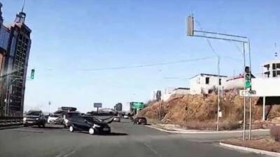 Авария дня. Столкновение двух «Тойот» во Владивостоке (1 фото + 2 видео) - chert-poberi.ru - Владивосток