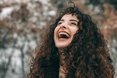 Как ухаживать за волосами зимой: 7 советов, чтобы сохранить их здоровье и красоту - spletnik.ru