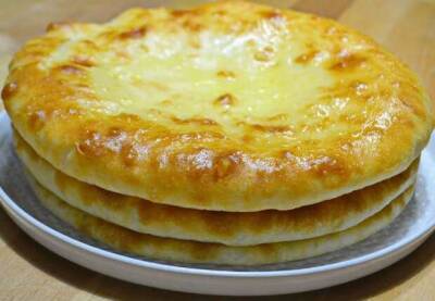 Сделали сразу 3 осетинских пирога: нужна только картошка и сыр - milayaya.ru