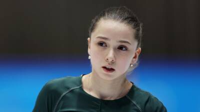 15-летняя Валиева дважды упала на тренировке перед выступлением на ОИ-2022 - wmj.ru