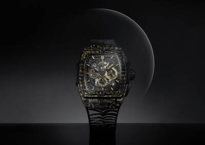 Hublot представляют новые часы из матового углерода и золота - vogue.ua