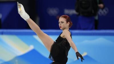 Александра Трусова - Камила Валиева - Анна Щербакова - 17-летняя Трусова поставила рекорд на ОИ-2022 - wmj.ru - Пекин